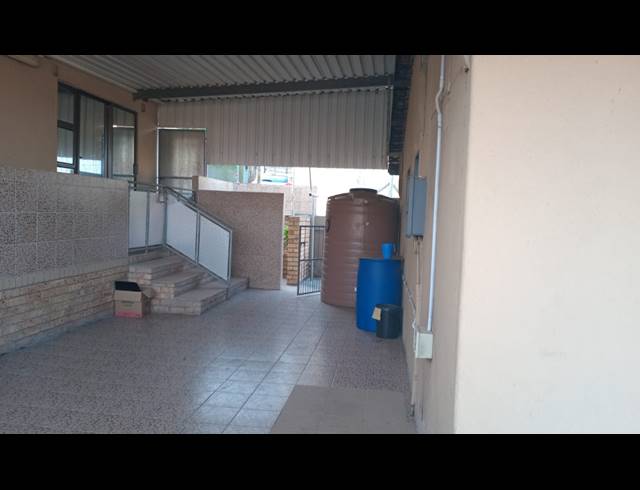5 BEDROOM HOUSE FOR SALE IN CROSSMOOR
